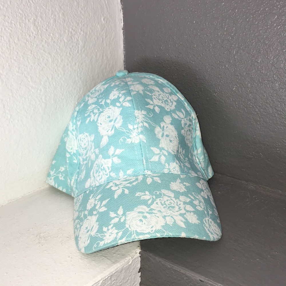 blue and white flower hat !!